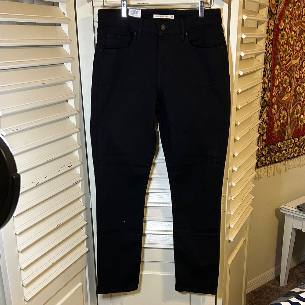 Levi's Classic mid-rise skinny black jeans